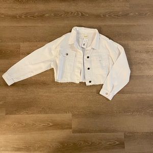 New cropped white jean jacket, with tags M